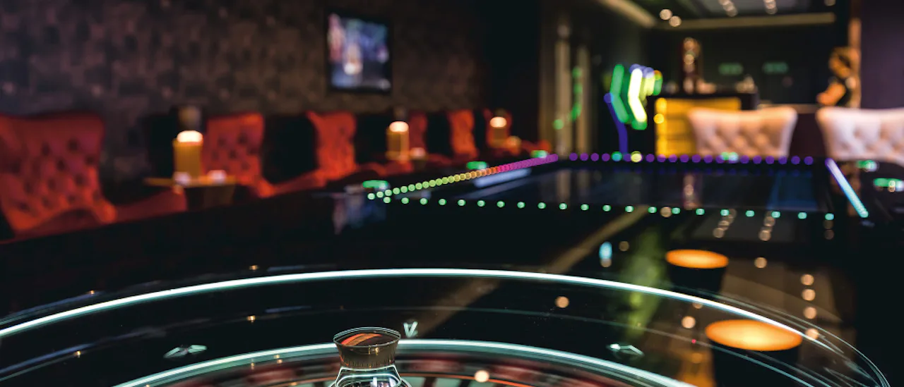 Casinot erbjuder en elegant loungeatmosfär för en förstklassig upplevelse