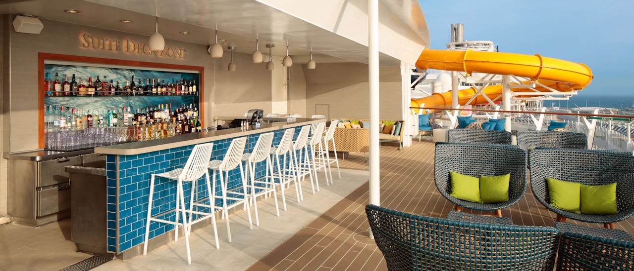 "Suite Class Neighborhood" är ett exklusivt VIP-område med egen restaurang, barlounge och soldäck