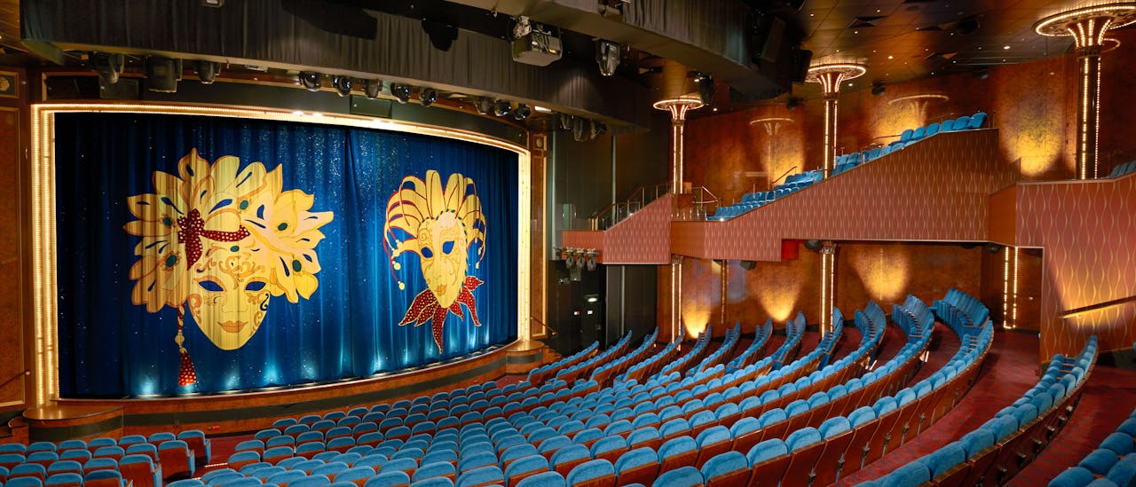 Den tre våningar höga teatern