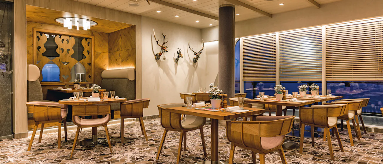 Njut av alpländska specialiteter, både traditionella och moderna, på Restaurant Schmankerl