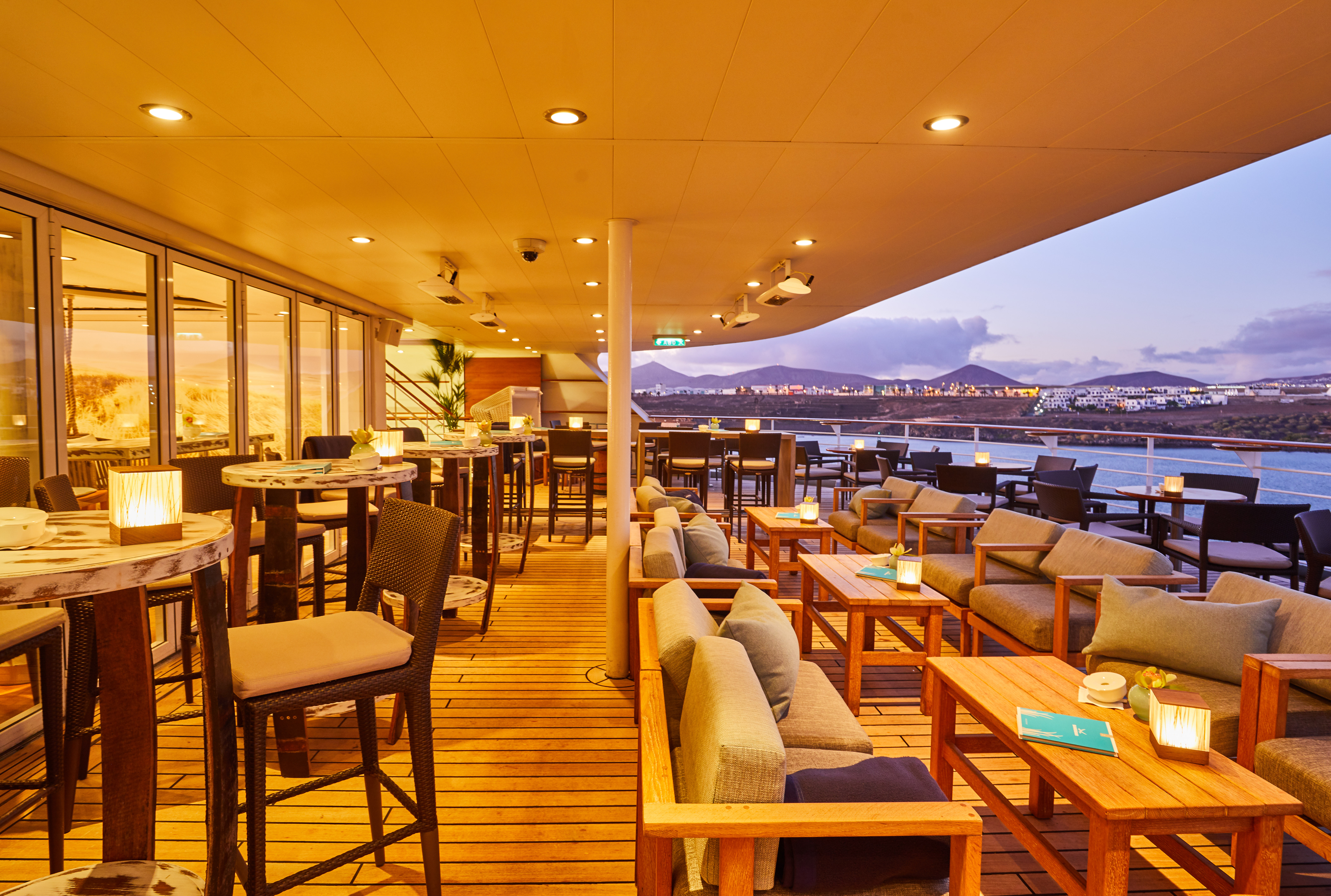 Sansi bar - the most popular bar on board