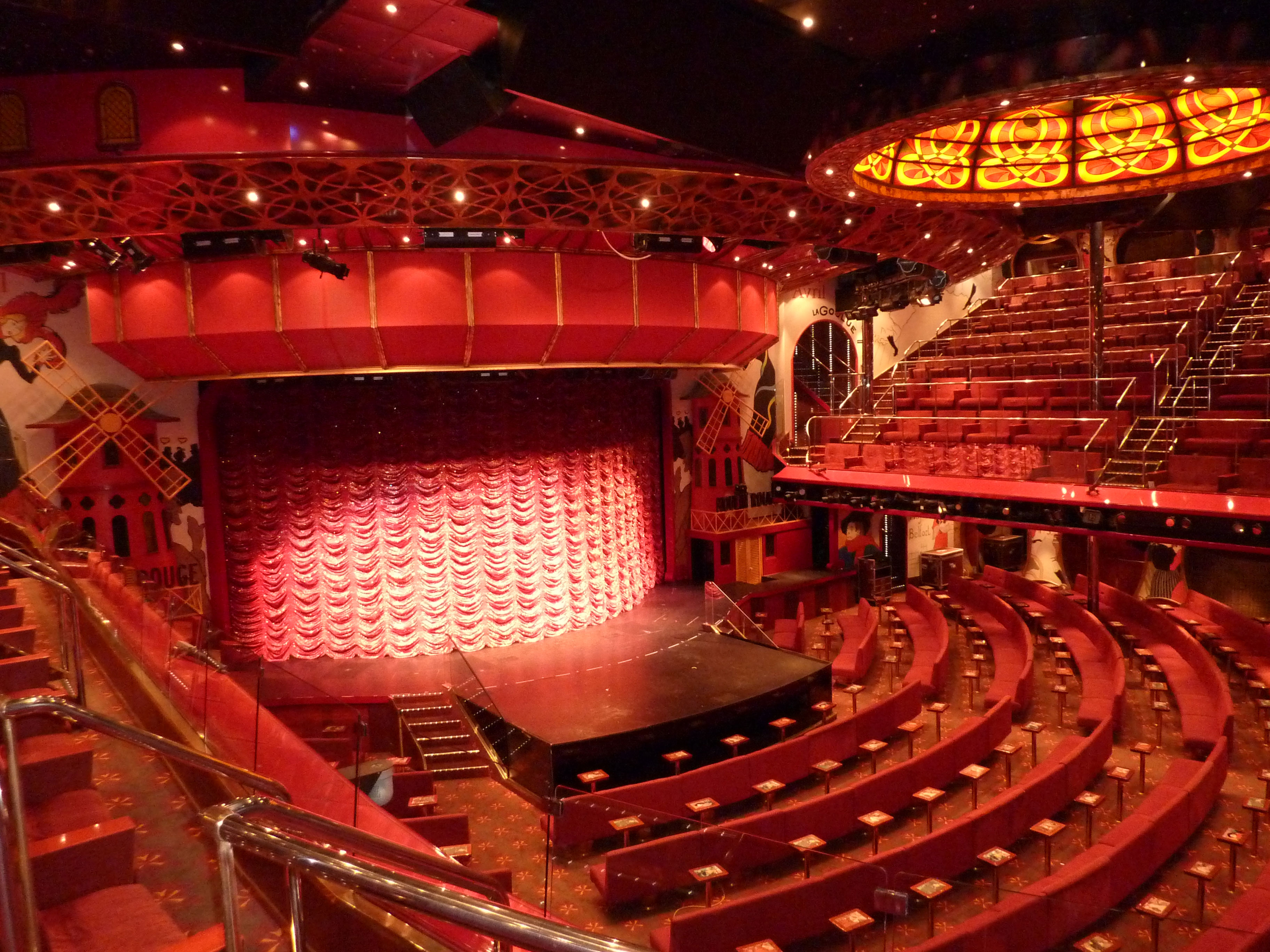 Teatern i väntan på en Las Vegas-inspirerad show