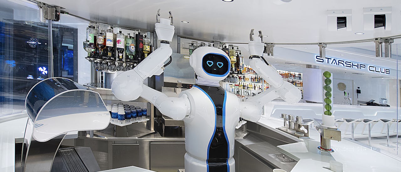 Njut av fem utomhusbarer och 16 inomhusbarer, inklusive den första humanoida robot bartendern till sjöss!