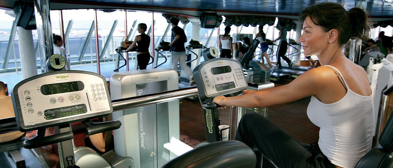 Träna på gymmet med havsutsikt