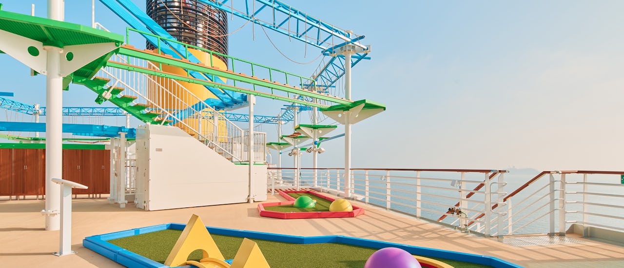 Spela minigolf med ditt sällskap