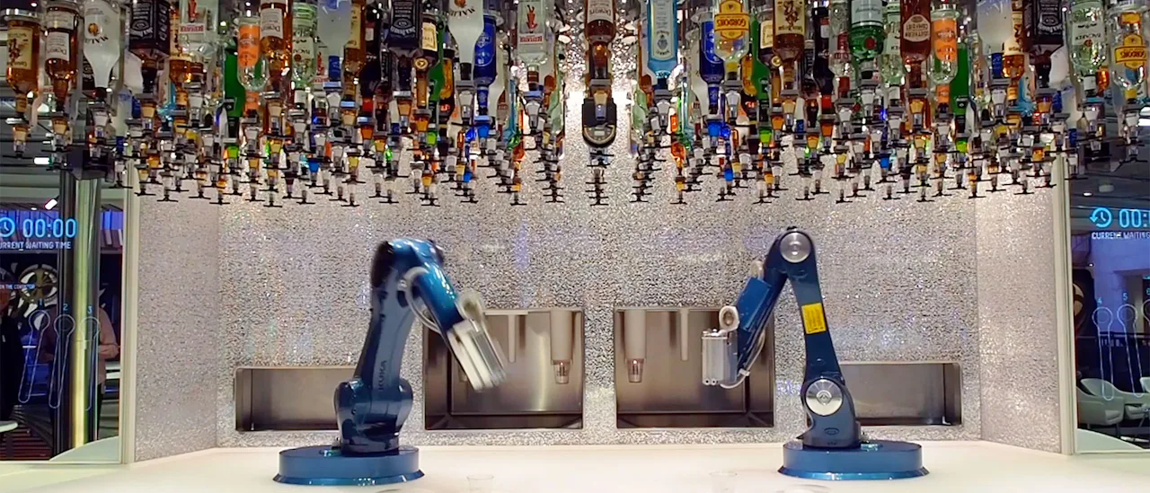 Bionic Bar – drinkar blandade av robotbartendrar