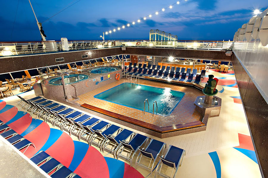 Lugna pooldäcket allra längst akterut