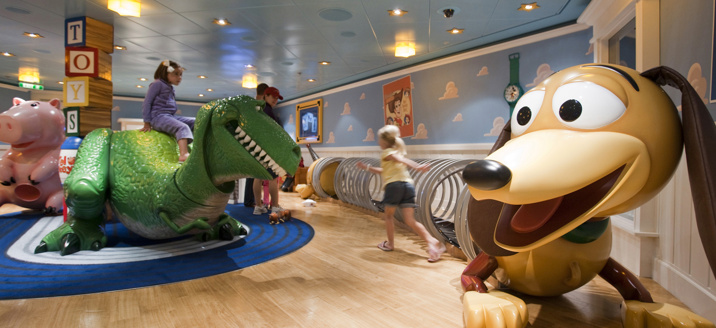 Barnklubbar med Disney-tema ingår
