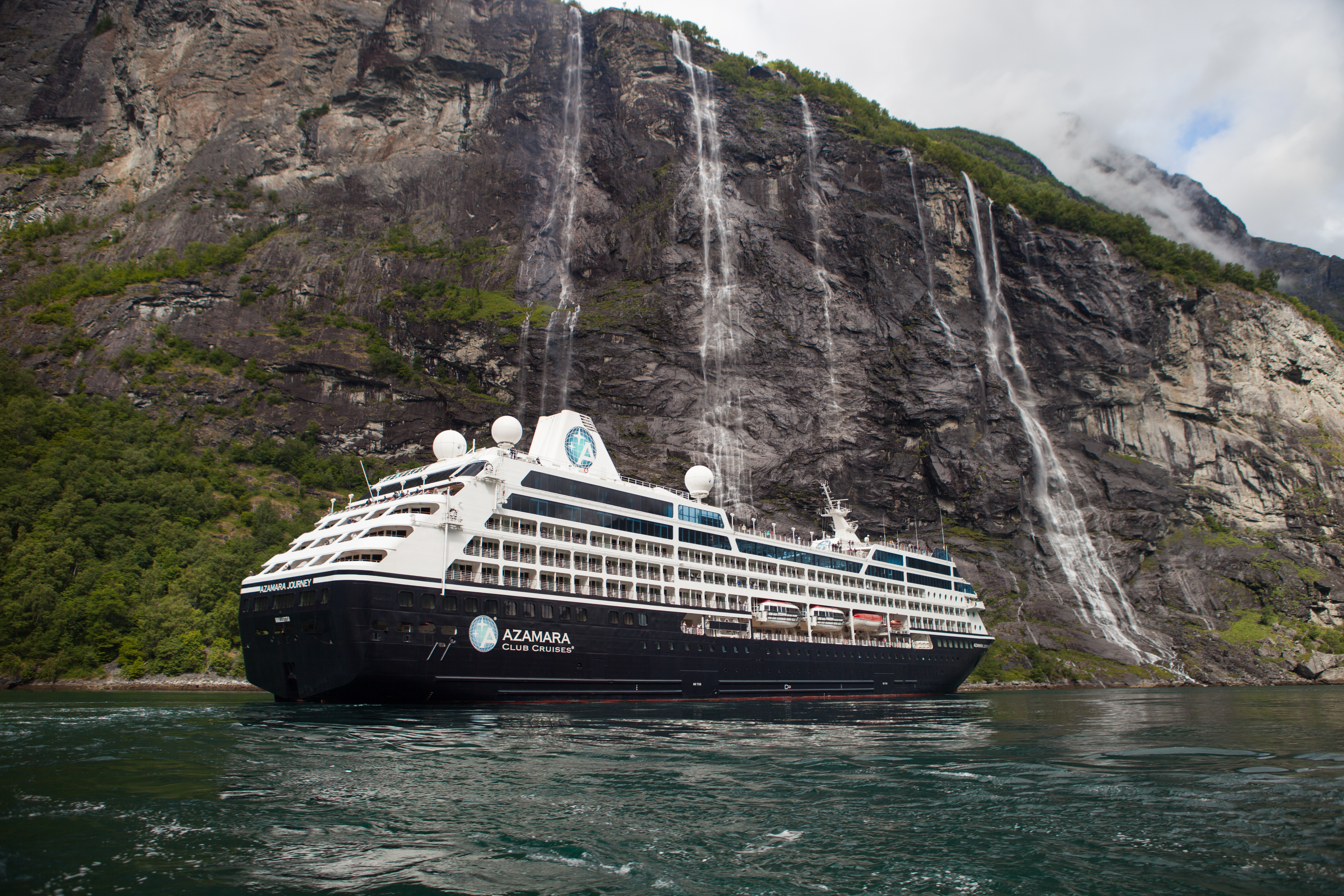Bilden visar fartyget Azamara Quest