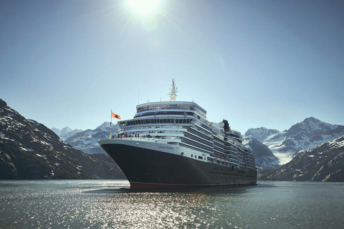 Bilden visar fartyget Queen Elisabeth utanför Alaskas kust