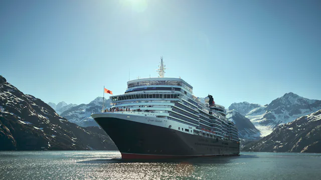 Bilden visar fartyget Queen Elisabeth utanför Alaskas kust