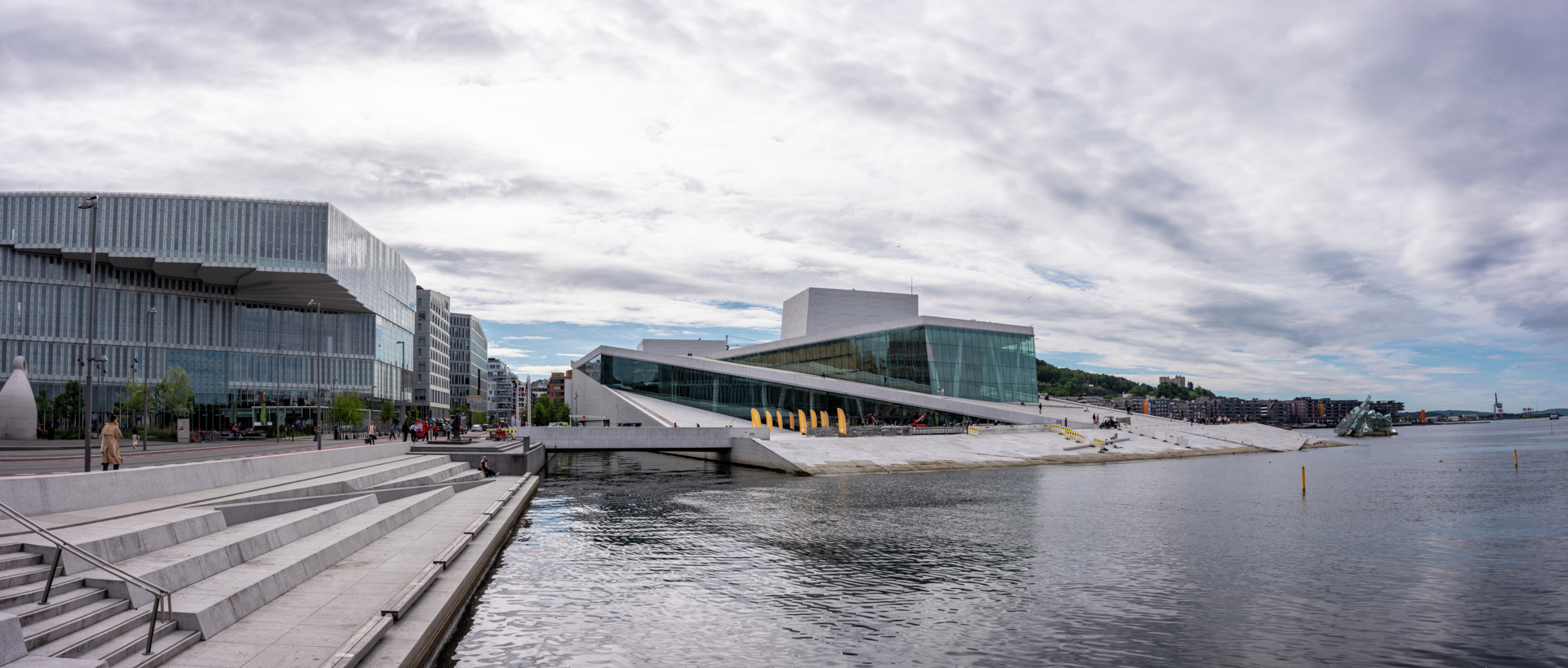 Bilden visar en överblick av Oslos stad och hamn. Utgå din kryssning från Skandinavien och Oslo.