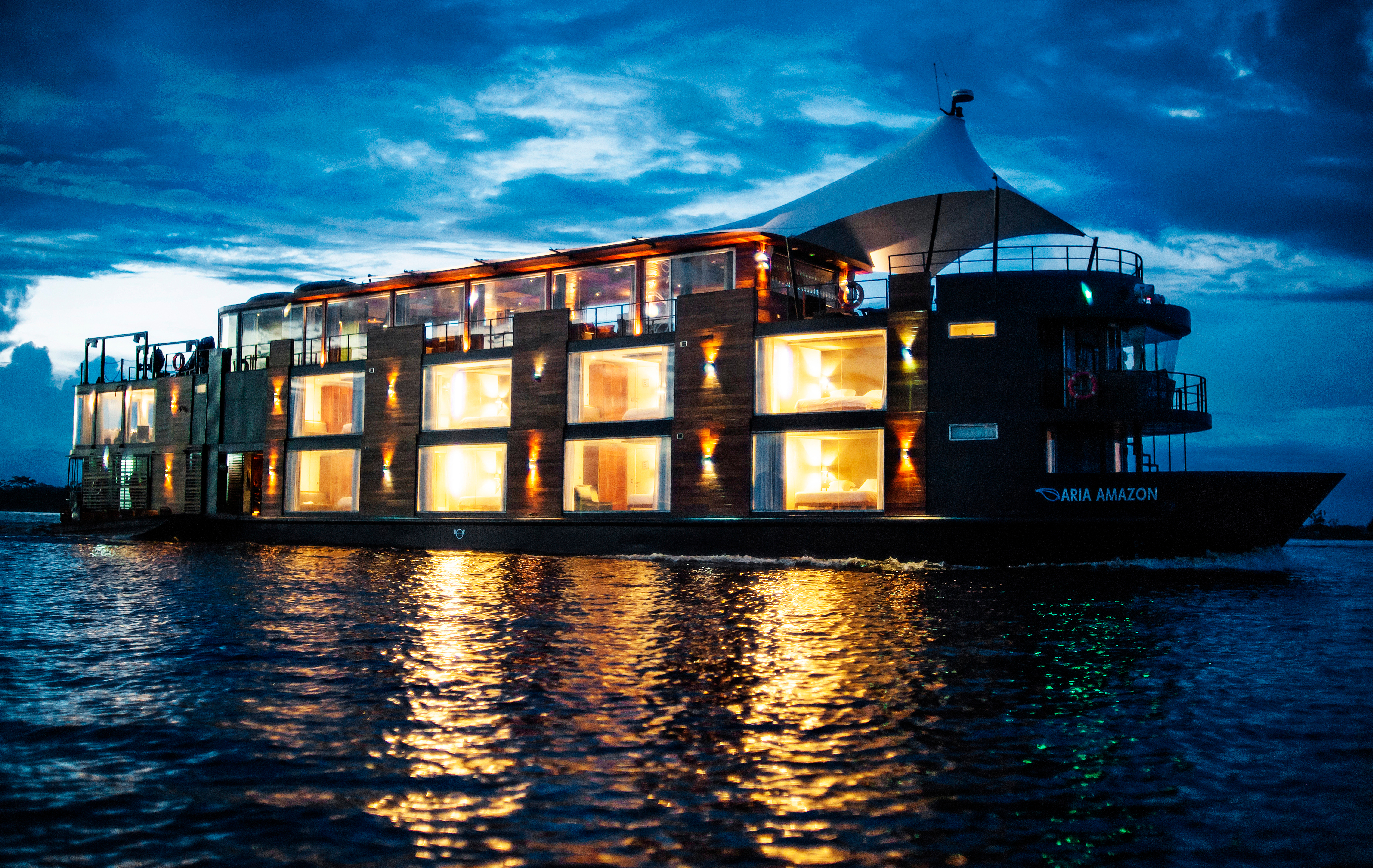 Bilden visar fartyget Aria Amazon från Uniworld River Cruises