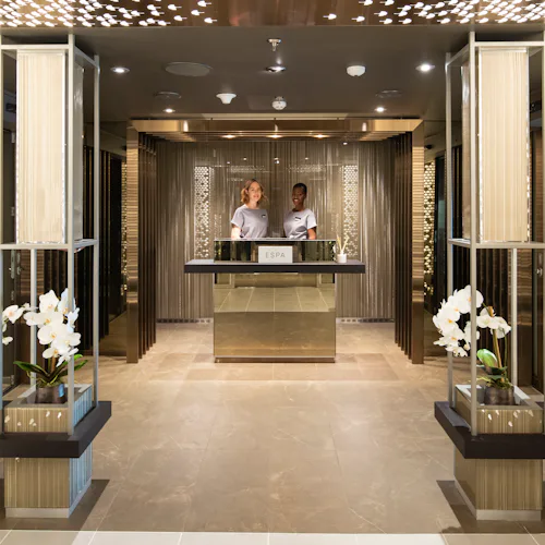 Bilden visar en elegant reception ombord på fartyget Scenic Eclipse