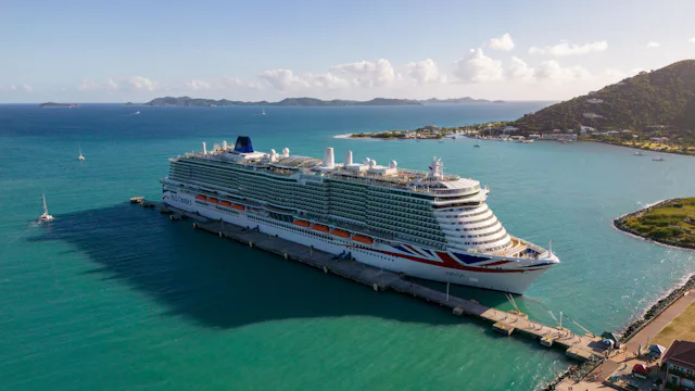 Bilden visar ett kryssningsfartyg från P&O Cruises