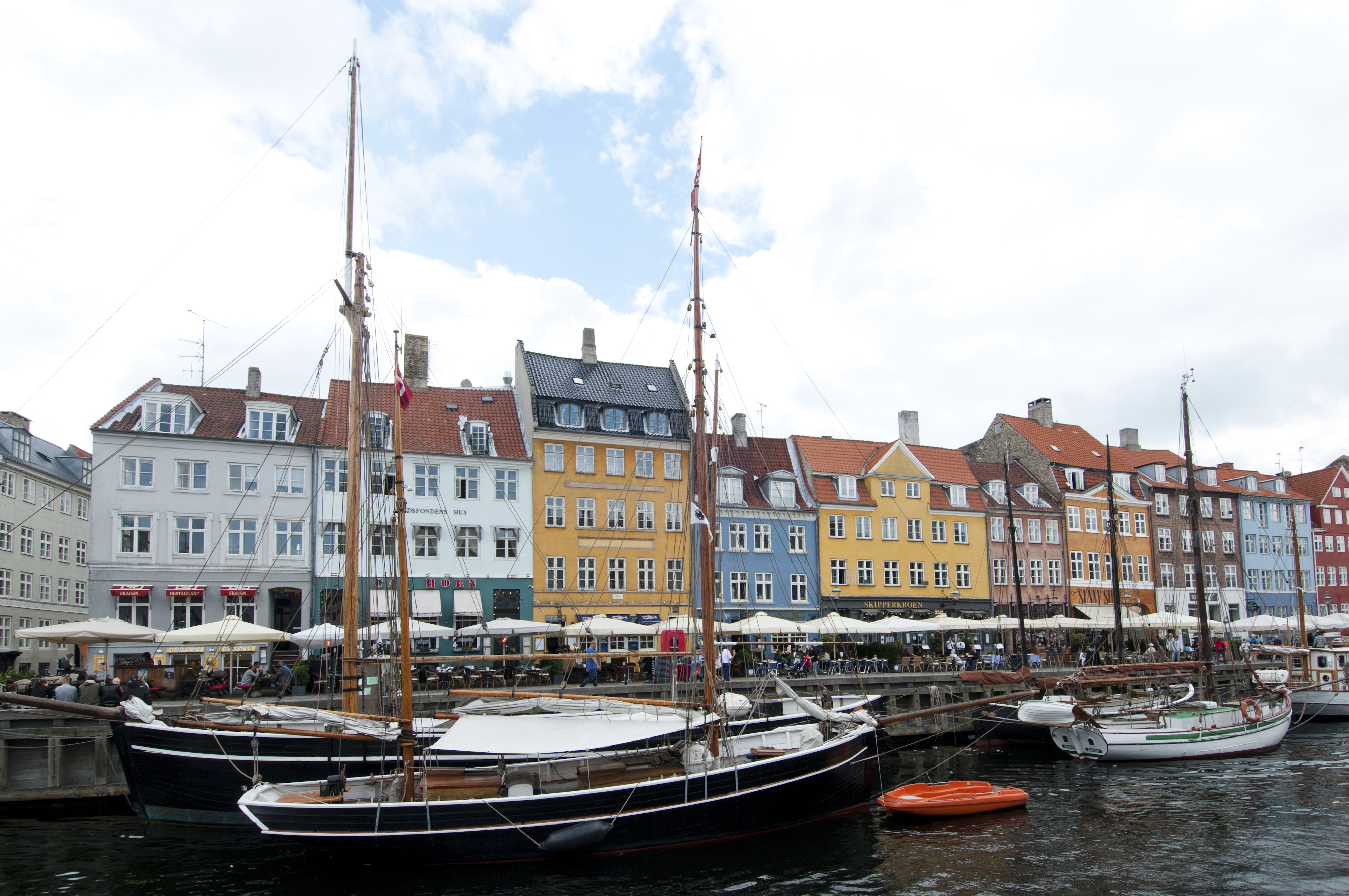 Bilden visar en överblick av Köpenhamns stad och hamn. Utgå din kryssning från Skandinavien och Köpenhamn.
