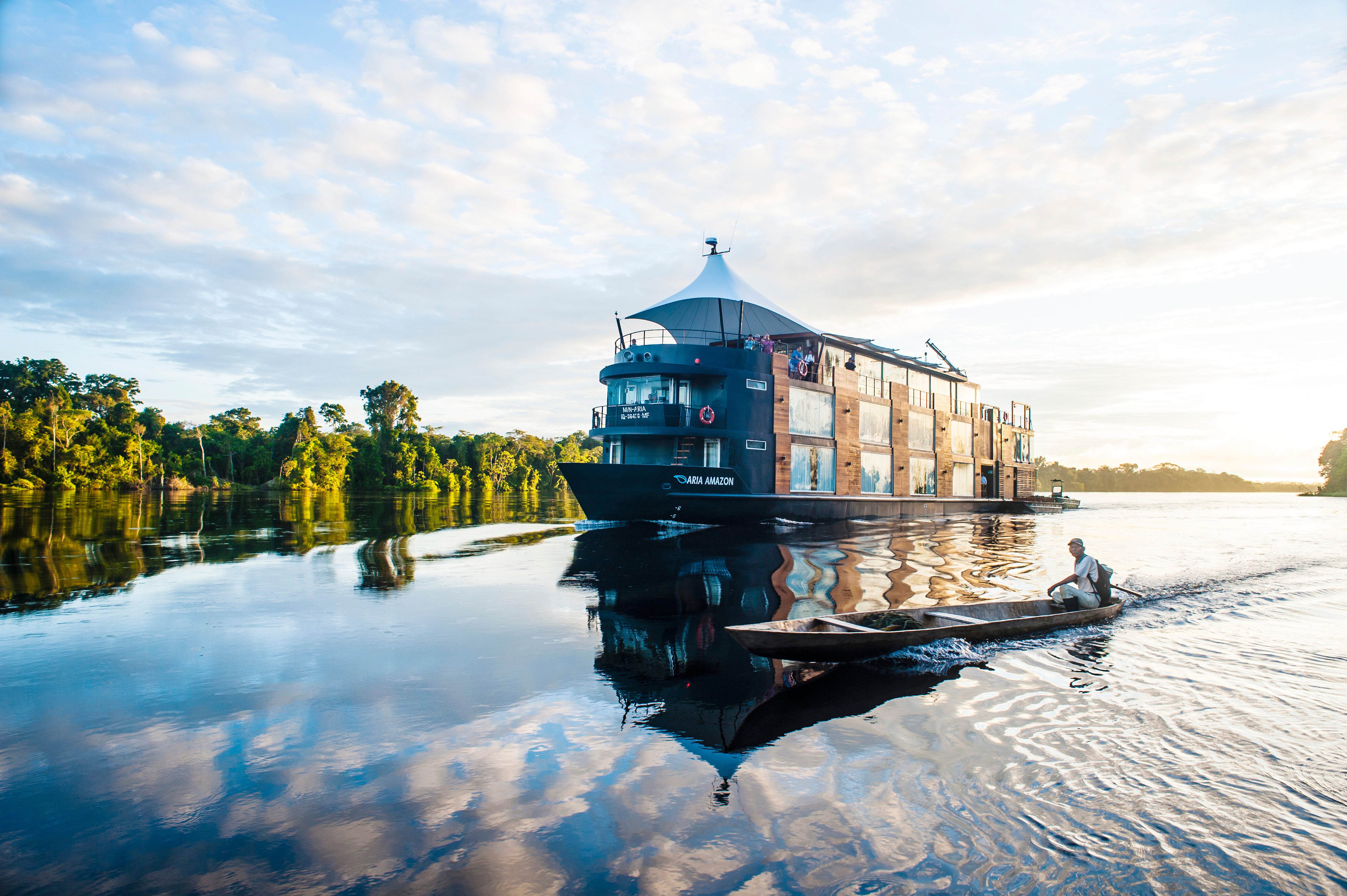 Bilden visar fartyget Aria Amazon från Uniworld River Cruises