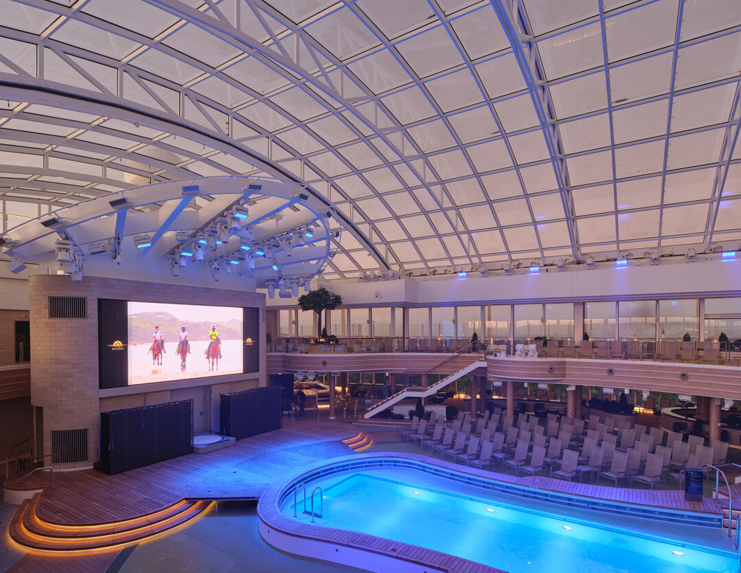 Bilden visar Skydomen på fartyget Arvia på P&O cruises