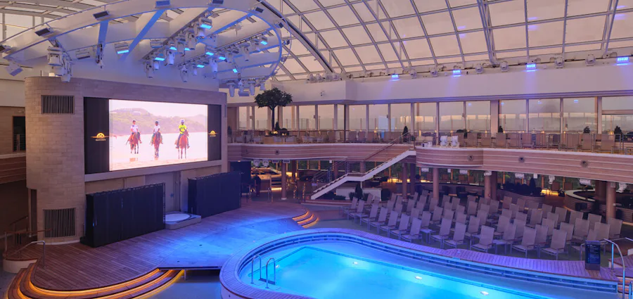 Bilden visar Skydomen på fartyget Arvia på P&O cruises