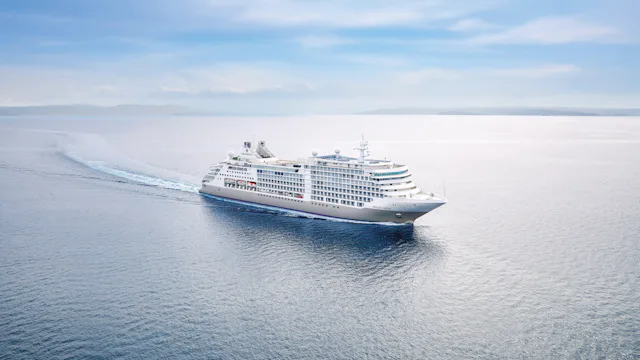 Bilden visar fartyget Silver Moon från Silversea