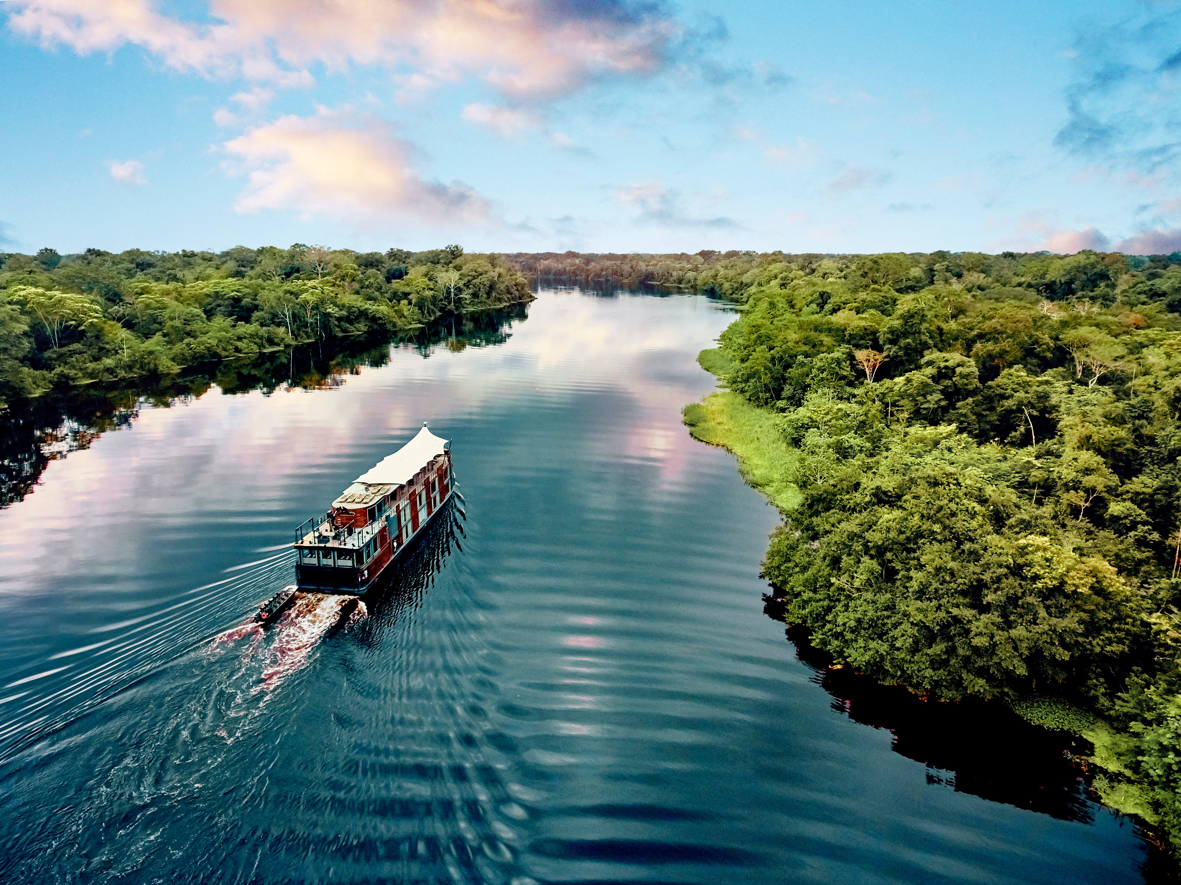Bilden visar fartyget Aria Amazon från Uniworld River Cruises