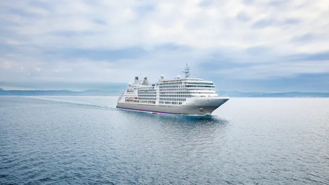 Bilden visar fartyget Silver Moon från Silversea