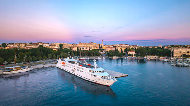 Bilden visar fartyget MV La Belle de L'Adriatique