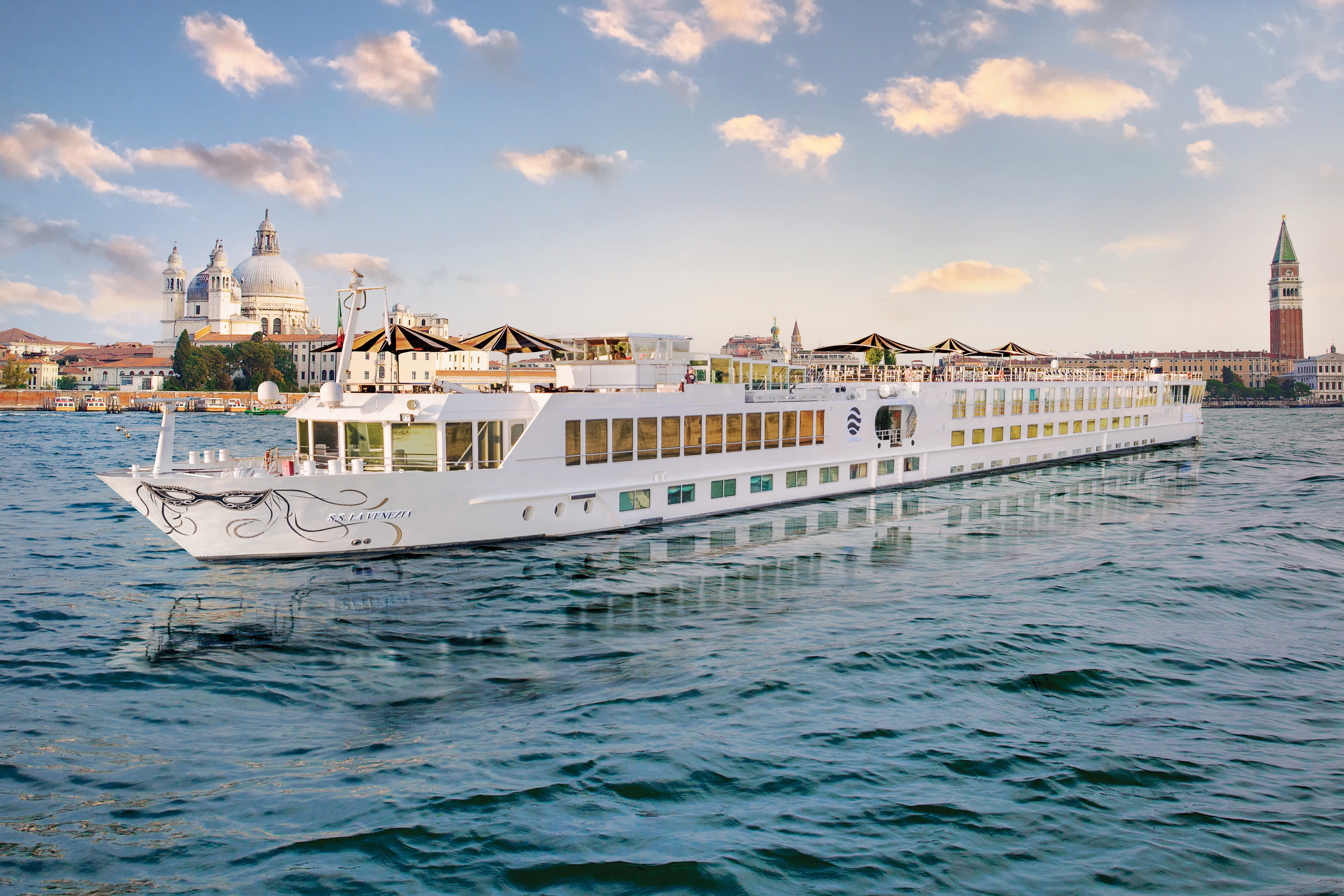 Bilden visar fartyget La Venezia från Uniworld River Cruises
