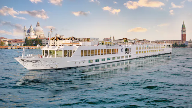 Bilden visar fartyget La Venezia från Uniworld River Cruises
