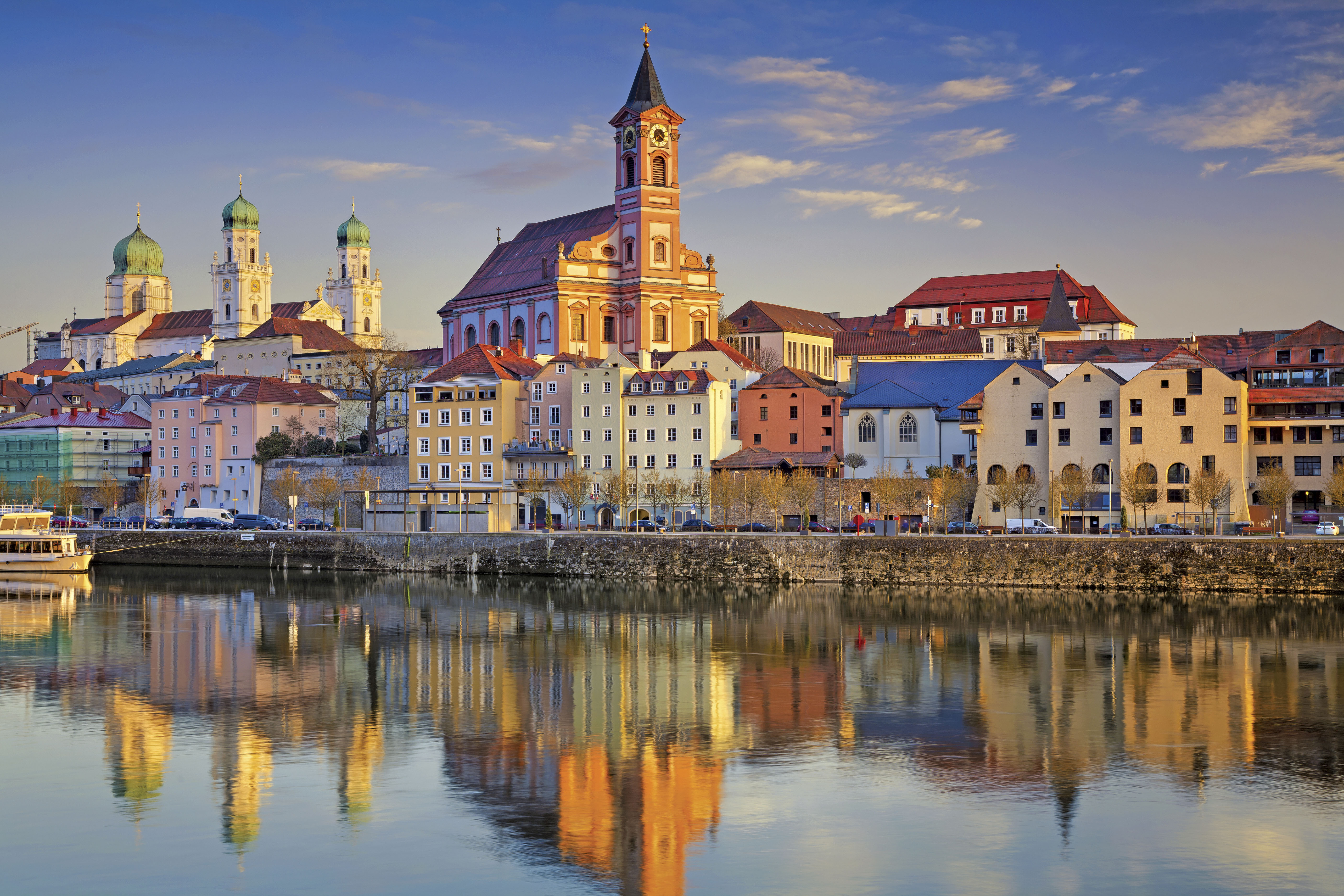 Bilden visar en vy över staden Passau i Tyskland