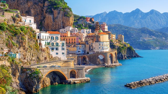 Kryssning Medelhavet sista minuten. Bilden visar Amalfi kusten i Italien.