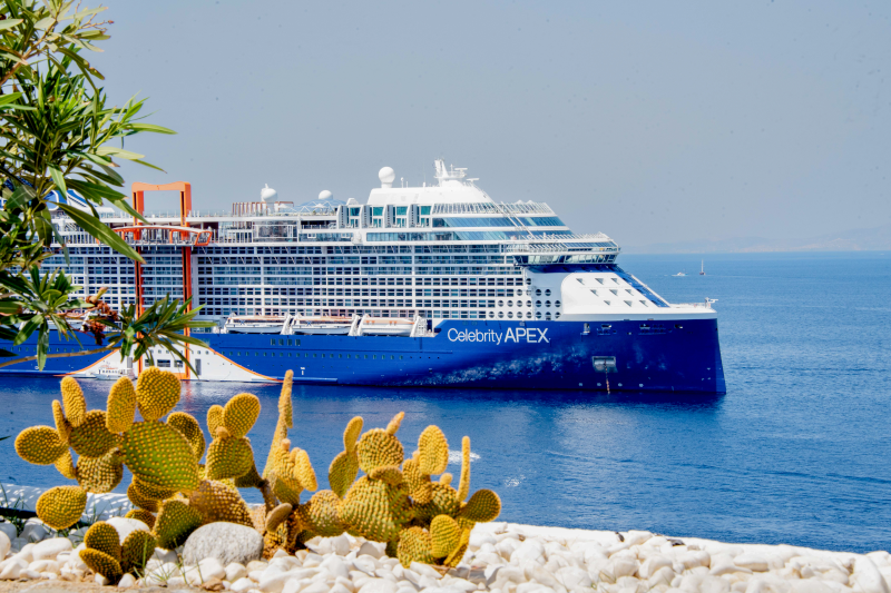 Kryssa med Celebrity Apex i Medelhavet.