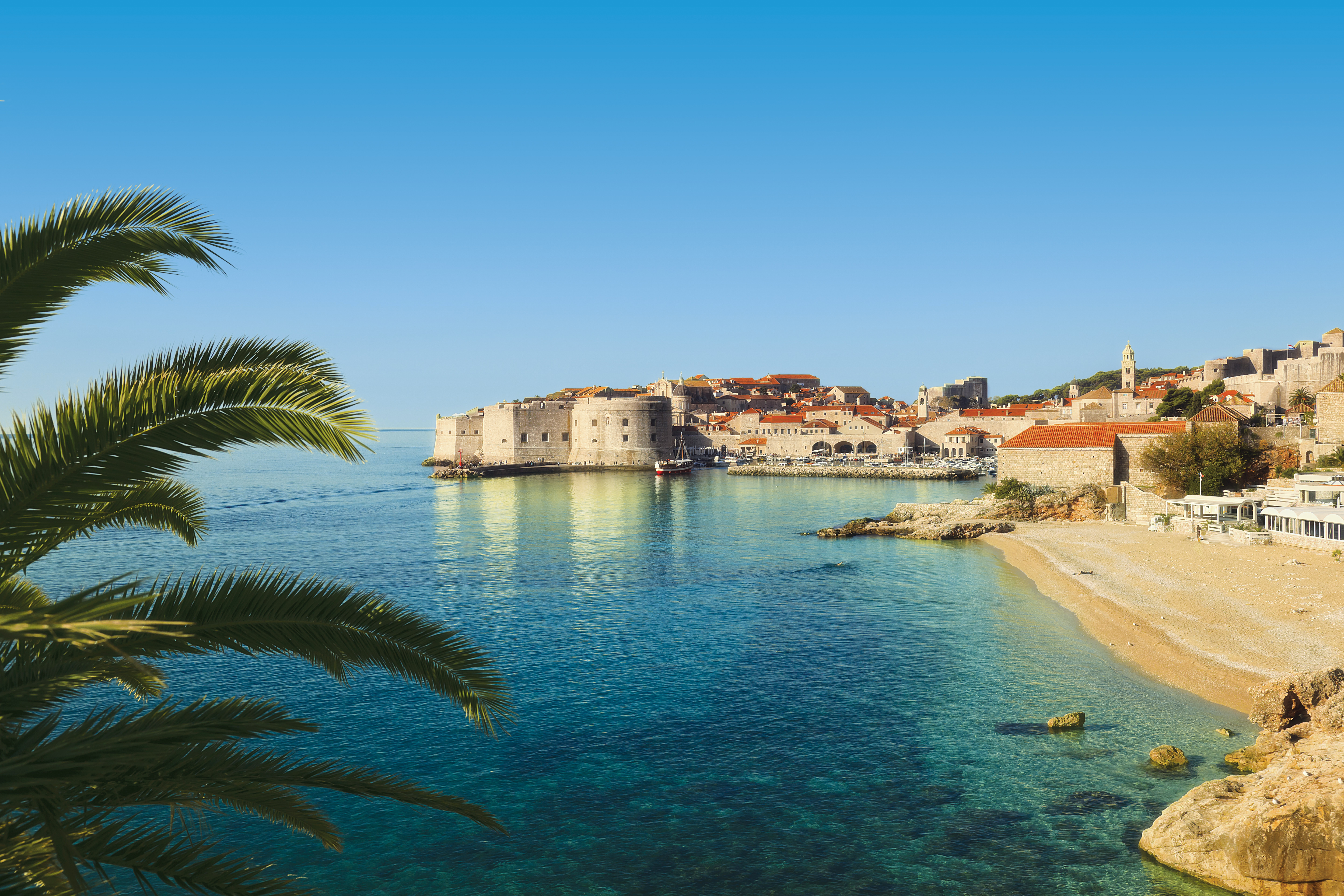 Kryssa runt östra Medelhavet. Bilden visar kuststaden Dubrovnik i Kroatien.  