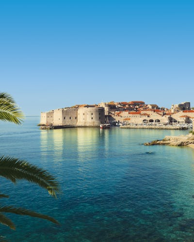 Kryssa runt östra Medelhavet. Bilden visar kuststaden Dubrovnik i Kroatien.