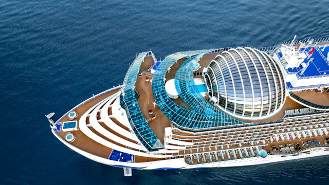 Upptäck alla erbjudanden från Princess Cruises. Bilden visar fören på fartyget Princess Sun.