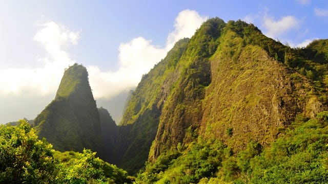 Upplev Hawaii. Bilden visar den magiska naturen i Kahului