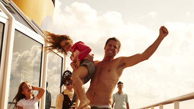 Glad familj som är ombord ett Costa Cruises fartyg.