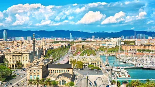 Bilden visar Barcelonas hamn vid Rambla de Mar.