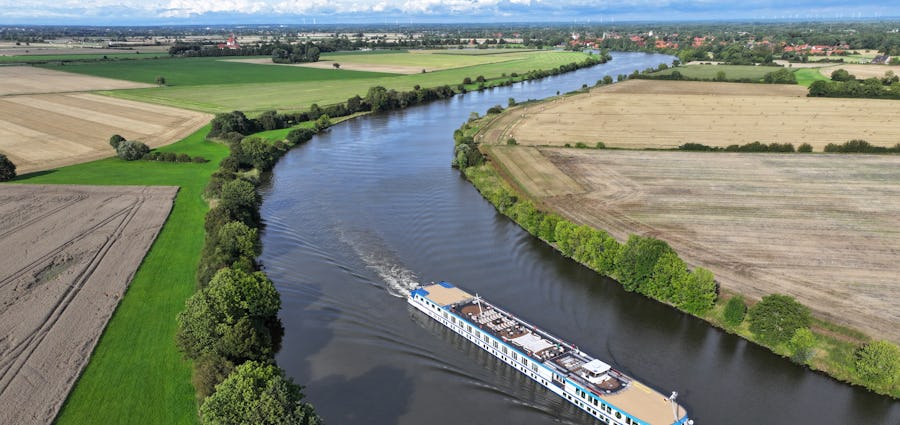 Bilden visar Viva Ruby på floden Weser.