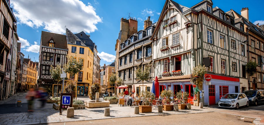 Bilden visar staden Rouen i Frankrike.