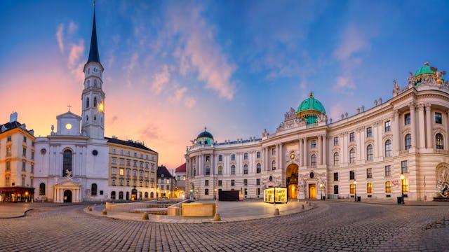 Bilden visar Österrikes huvudstad Wien med Hofburg i bilden.
