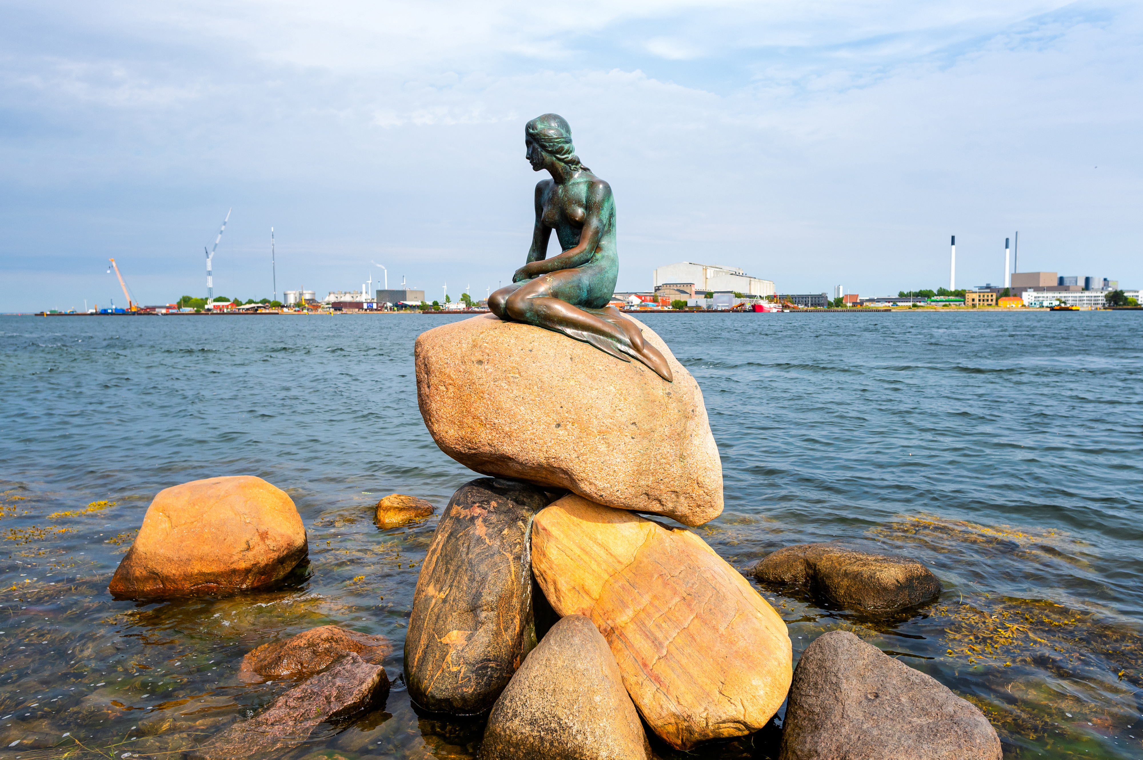 Bilden visar lilla Sjöjungfrun i Köpenhamn.