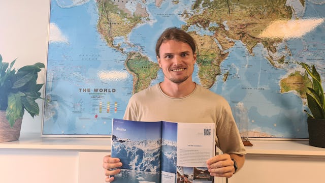 Bilden visar Cruise Markets praktikant Nicklas som vill tipsa om en kryssning till Alaska.
