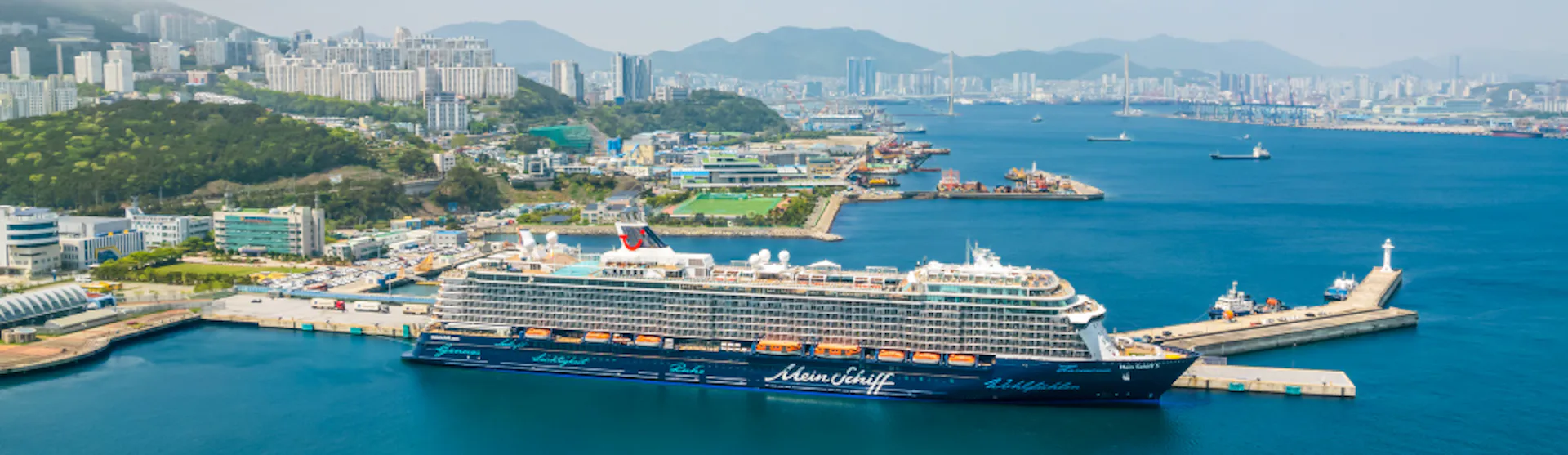 Mein Shiff 5 vid hamn i Busan