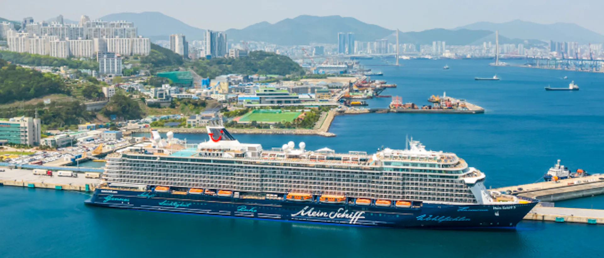 Mein Shiff 5 vid hamn i Busan