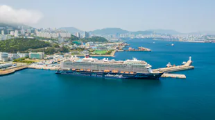 Mein Shiff 5 vid hamn i Busan