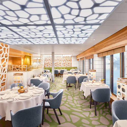 Bilden visar huvudrestaurangen Hanseatic Restaurant på Hapag-Lloyds expeditionsfartyg.