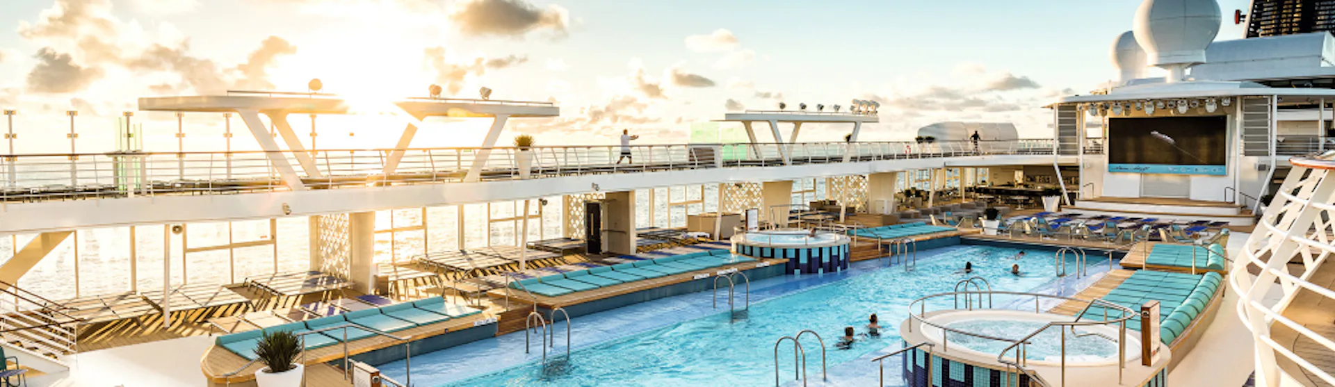 Bil på Poolområdet på Mein Schiff 2