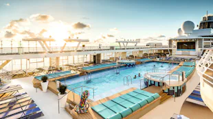 Bil på Poolområdet på Mein Schiff 2