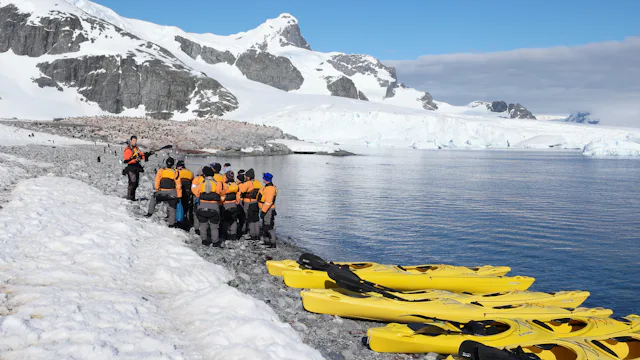 Bilden visar en expedition med Seabourn på Antarktis